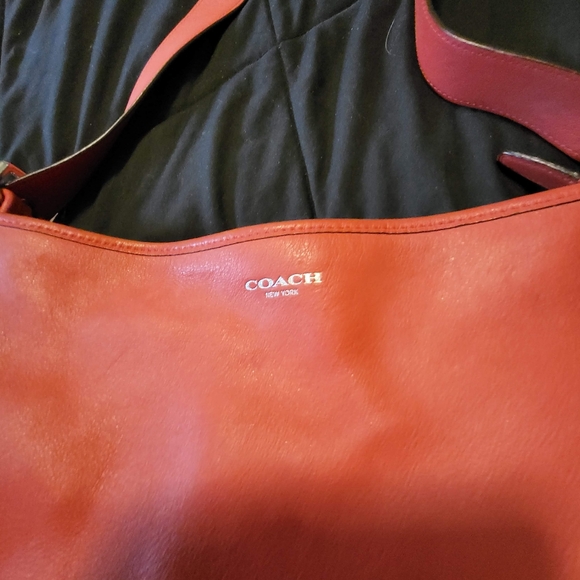 VINTAGE RED COACH PURSE. - Picture 2 of 7
